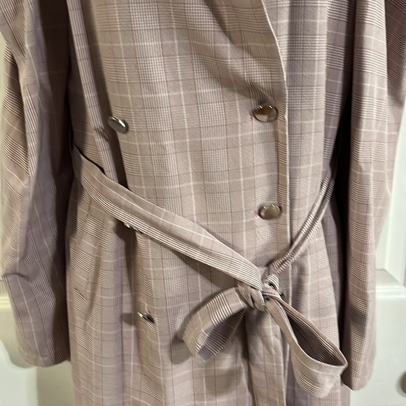 Hot & Delicious mauve pink plaid trench coat, size large, NWT. - Picture 5 of 13